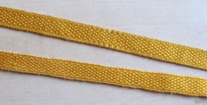 The checkered pattern of the tablet woven band.